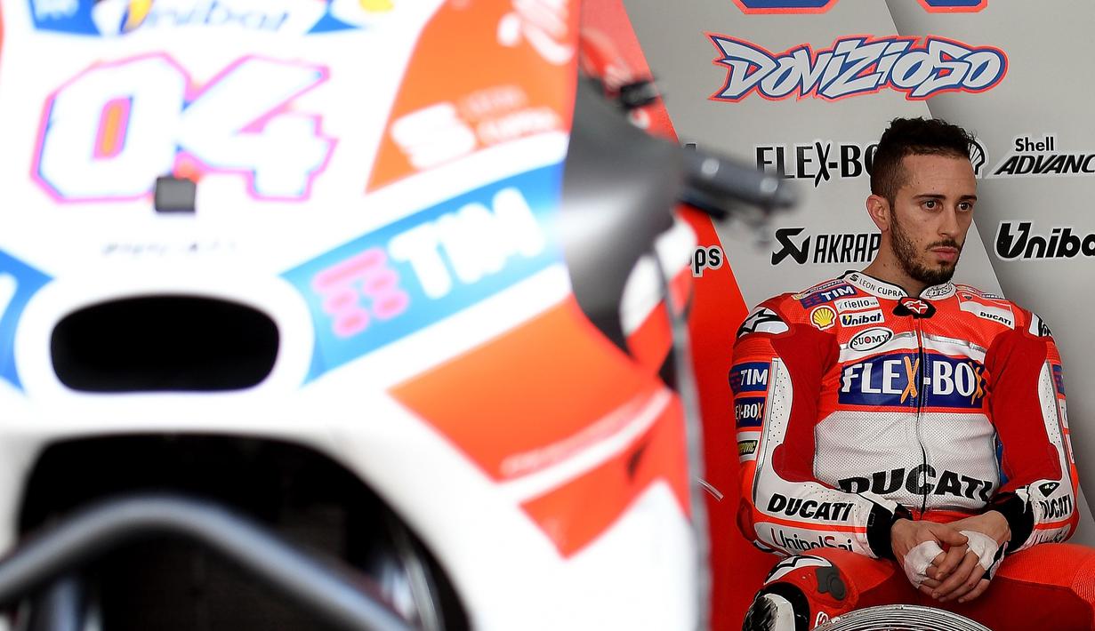 Pebalap, Ducati, Andrea Dovizioso menempati peringkat keempat dengan meraih 6% total mentions.  (AFP/ Manan Vatsyayana)