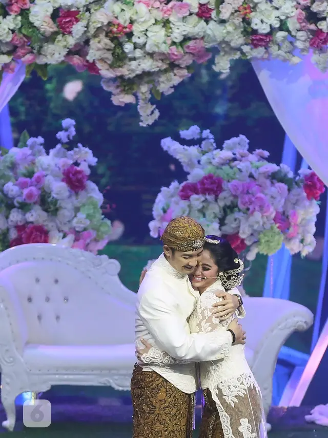 [Bintang] Dewi Perssik dan Angga Wijaya