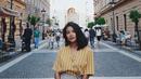 Motif dan warna menjadi hal penting untuk memaksimalkan gaya. Contonya tampilan Adira yang memadukan nuansa warna senada dan motif pada atasan yang dikenakan, memberikan total look yang tampak istimewa. (Foto: Instagram/ Siti Adira Kirana)