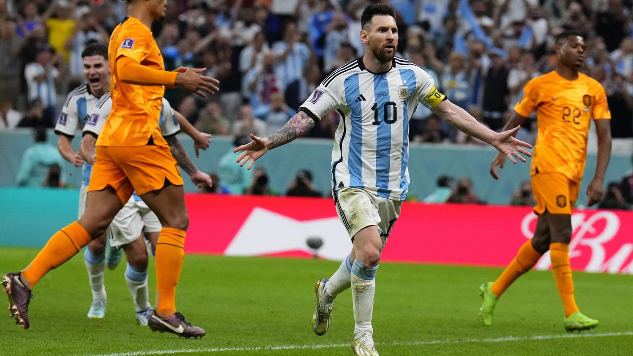 Foto: Ragam Selebrasi Lionel Messi saat Tendang Belanda dari Piala Dunia 2022, dari Sindir van Gaal hingga Peluk Emiliano Martinez