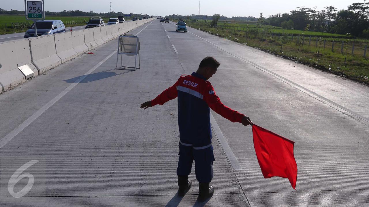 20160704- Contra Flow Dalam Tol Brebes Diberlakukan-Jateng- Angga Yuniar