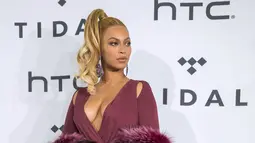 Penyanyi Beyonce berpose untuk fotografer saat tiba di konser TIDAL X : 1020 di Barclays Center, New York, Selasa (20/10/2015). (REUTERS / Brendan McDermid)