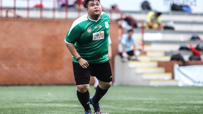 Lolox kerap mengunggah aktivitasnya bermain bola melalui Instagram. (Sumber: Instagram/@silolox)