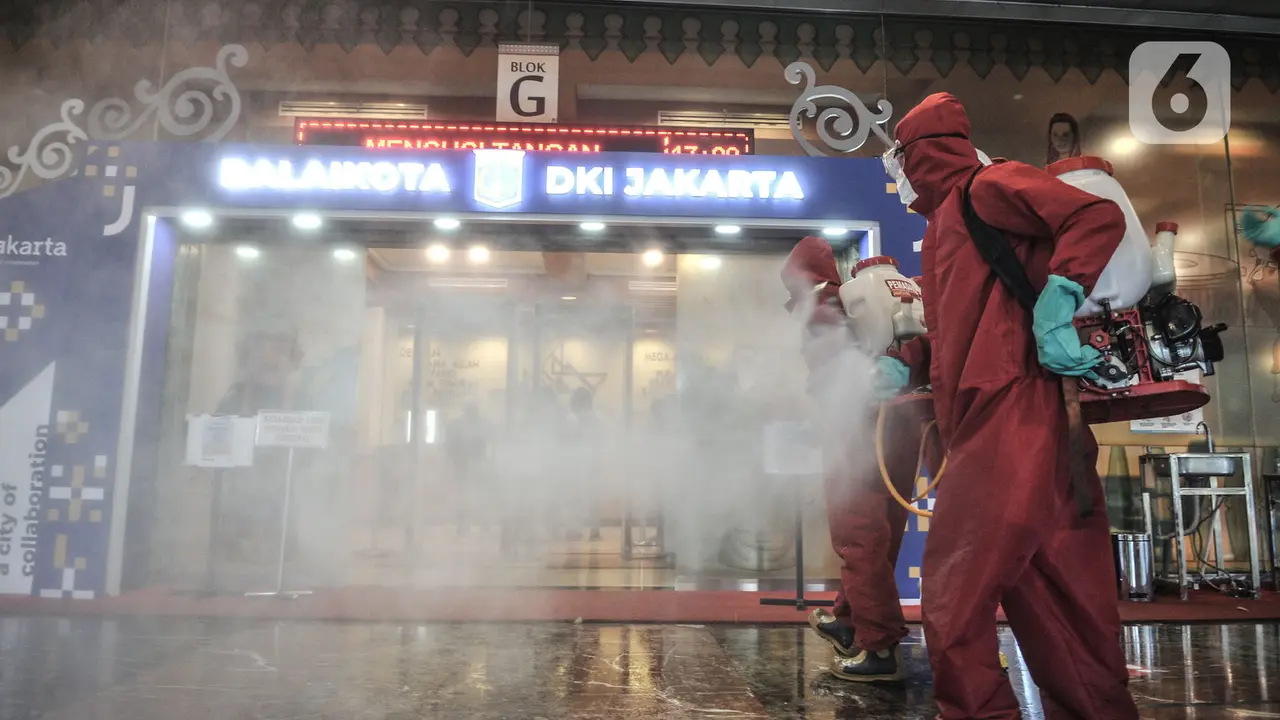 Anies Baswedan Positif COVID-19, Balai Kota Jakarta Disemprot Disinfektan