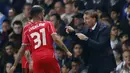 Pelatih The Reds, Brendan Rodgers memberi arahan kepada pemainnya Raheem Sterling