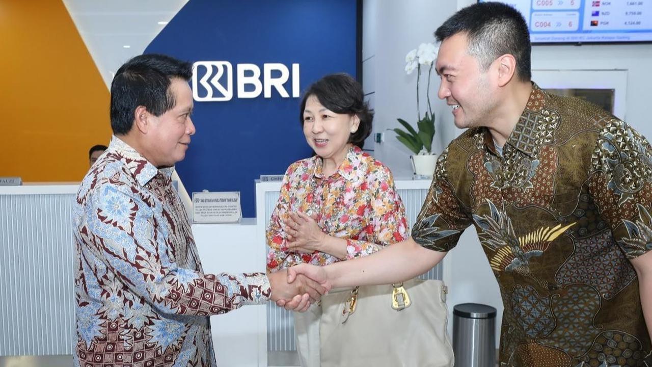 Peringati Hari Pelanggan Nasional, Direksi BRI Sapa Langsung Nasabah di Beberapa Daerah