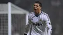 Cristiano Ronaldo - Pria berkebangsaan Portugal ini sukses meraih tiga kali gelar pemain terbaik dunia. Bintang Madrid itu berhasil meraih gelar pada tahun 2008, 2013 dan 2014. (AFP/Pierre-Philippe Marcou)