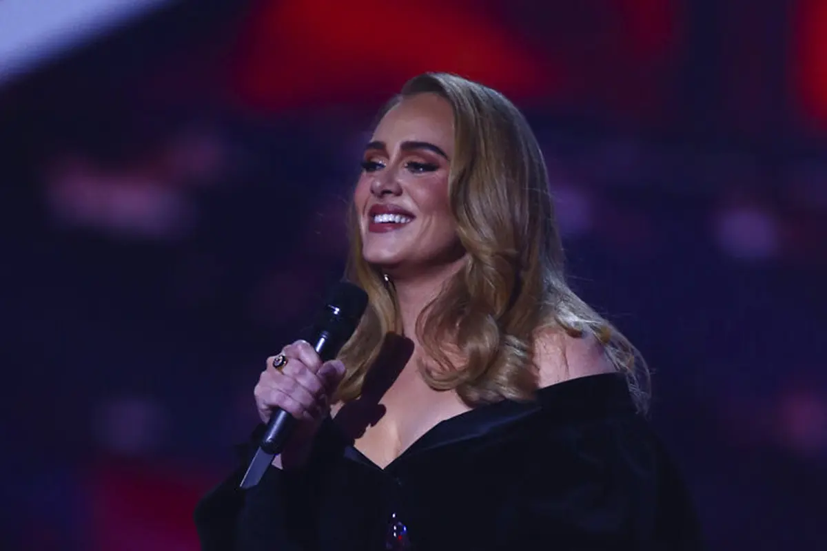 FOTO: Adele Raih 3 Penghargaan BRIT Awards 2022