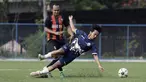 Pemain berebut bola pada laga final Liga AYO Jakarta 2019 di Lapangan Aldiron, Pancoran, Jakarta, Minggu (24/11). Babak Final Liga AYO Jakarta berlangsung ketat dan panas. (Bola.com/Yoppy Renato)