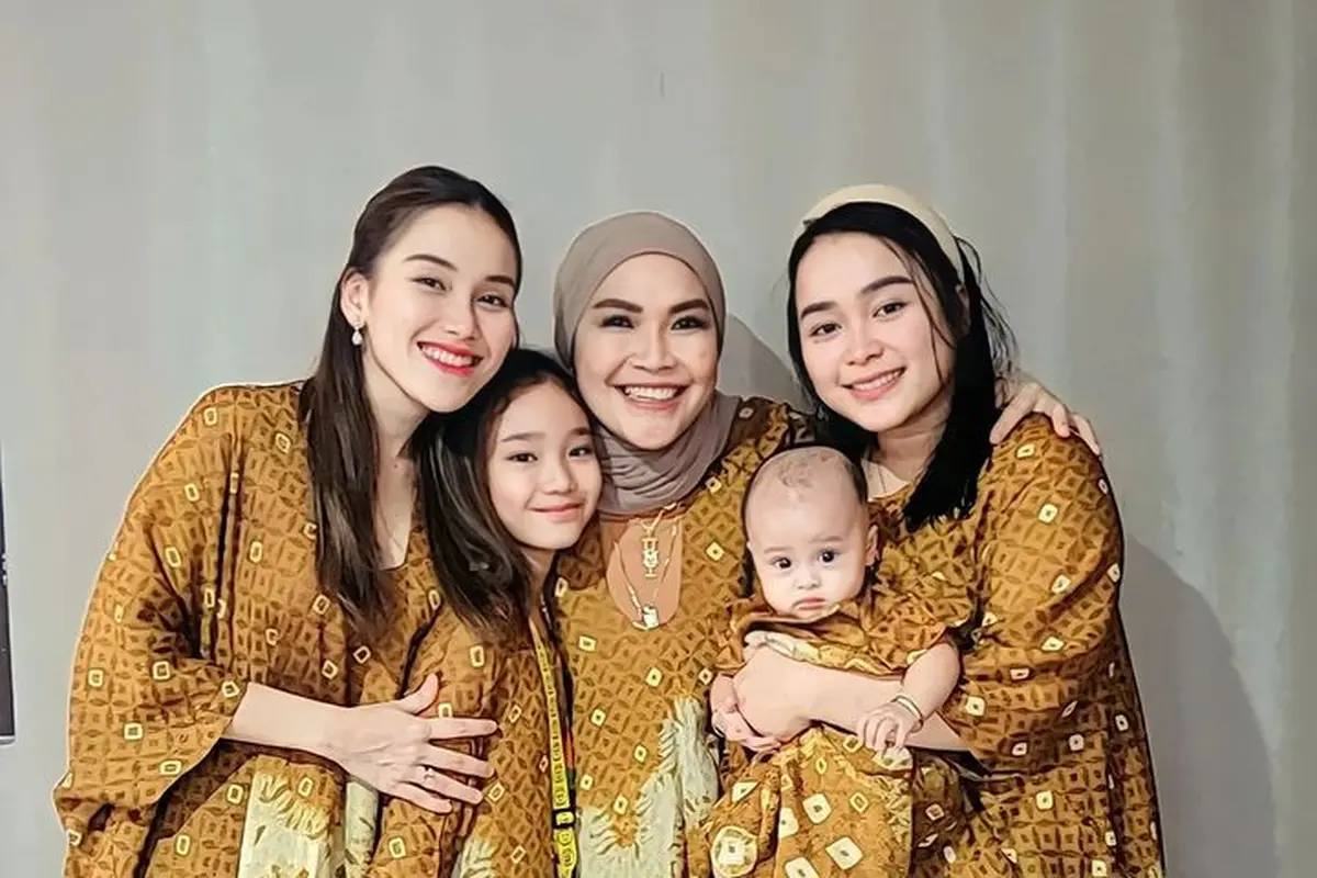Baju Lebaran 2023 Keluarga Ayu Ting Ting