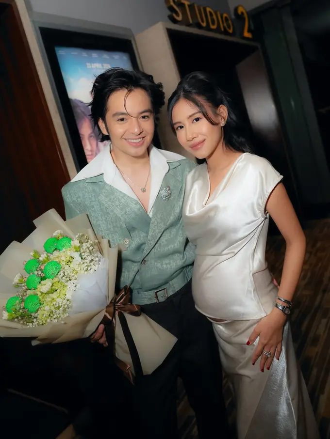 Support Suami, Shenina Cinnamon Jadi Bumil Cantik Effortless di Gala Premiere Para Perasuk