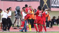 Semen Padang berhasil memastikan diri lolos ke babak semifinal Piala Jenderal Sudirman, usai mengalahkan Mitra Kukar dengan skor 2-1, dalam laga babak 8 besar Grup D di Stadion Manahan, Solo, Selasa (15/12/2015). (Bola.com/Nicklas Hanoatubun)