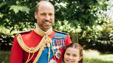 Foto peringatan ulang tahun ke-44 Pangeran William sekaligus peringatan Hari Ayah Sedunia menampilkan William dan Putri Charlotte. (dok. Tangkapan layar Instagram @princeandprincessofwales/https://www.instagram.com/p/DZ13UAQNnST/Dinny Mutiah)