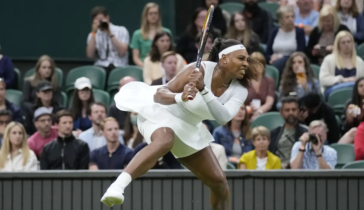 Petenis 39 tahun itu mengaku sangat sedih dan terpukul dengan kejadian ini. (AP/Kirsty Wigglesworth)