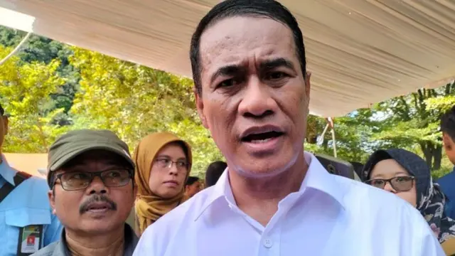 Menteri Pertanian Andi Amran Sulaiman saat diwawancarai di Kabupaten Padang Pariaman, Provinsi Sumbar, Selasa, (14/4/2026).