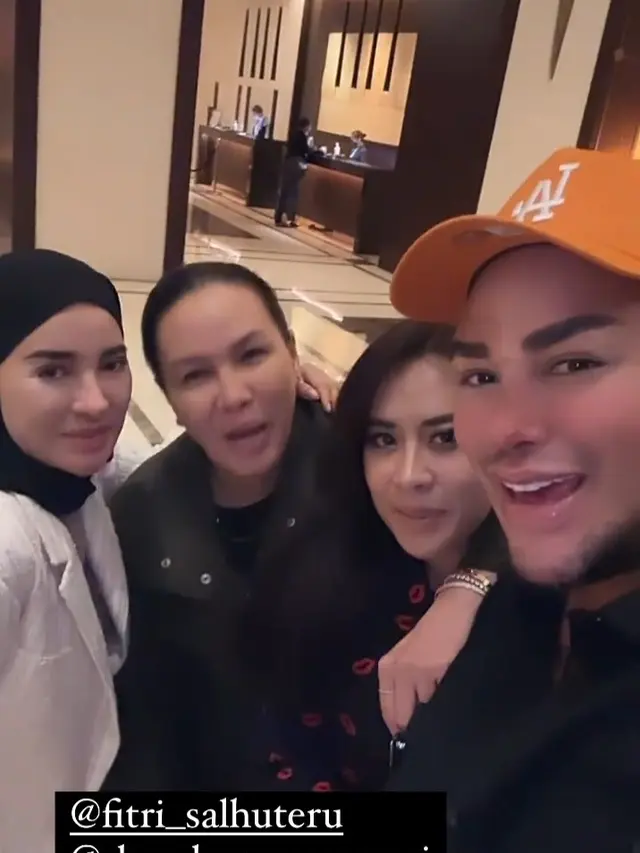 Momen Sahabat Nikita Mirzani berjumpa Ivan Gunawan dan Maharani Kemala (Foto: Instagram ivan_gunawan/fitri_salhuteru)