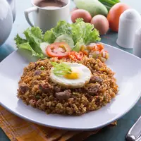 Ilustrasi nasi goreng daging sapi./Copyright shutterstock.com/g/selinofoto