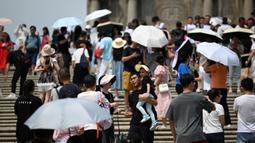 Perjalanan wisatawan diharapkan membantu mengangkat ekonomi yang sedang bangkit pasca pandemi. (Peter PARKS/AFP)