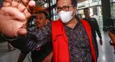 Terdakwa kasus suap vonis bebas Gregorius Ronald Tannur, Erintuah Damanik sesaat sebelum menjalani sidang pembacaan tuntutan di Pengadilan Tindak Pidana Korupsi (Tipikor), Jakarta, Selasa (22/4/2025). (merdeka.com/Arie Basuki
