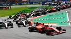 Pembalap Ferrari Charles Leclerc (kanan) memimpin balapan F1 GP Italia 2019 di Sirkuit Monza, Minggu (8/9/2019). Leclerc menjuarai F1 GP Italia 2019 setelah pertarungan alot melawan duo pembalap Mercedes, Lewis Hamilton dan Valtteri Bottas. (Daniel Dal Zennaro/ANSA Via AP)