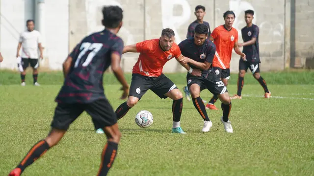 Persija gelar gim internal.