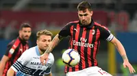 Alessio Romagnoli dikabarkan akan hengkang dari AC Milan pada awal musim 2021/2022 karena sering menjadi pelapis di skuat utama. Ia ternyata masuk ke dalam daftar belanja Conte untuk memperbaiki lini belakang The Lilywhites. (AFP/Miguel Medina)