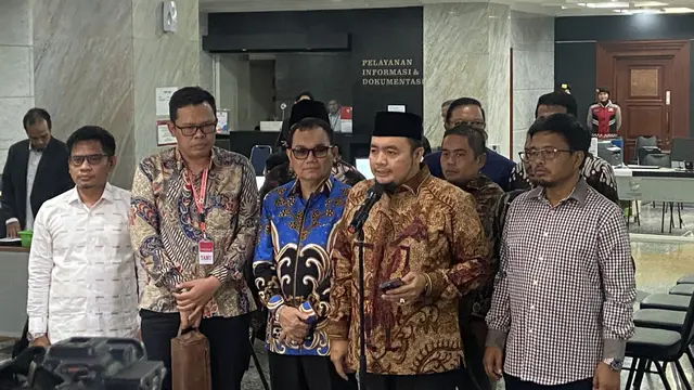 Komisi Pemilihan Umum Republik Indonesia (KPU RI) menyerahkan secara resmi, kesimpulan sidang sengketa Pilpres 2024.