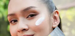 Merek skincare lokal ini hadirkan physical sunscreen khusus untuk perempuan aktif (Npure)