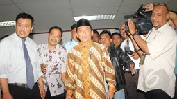 Mantan Bupati Bangkalan, Fuad Amin saat tiba di Pengadilan Tipikor, Jakarta, Senin (23/3/2015). Fuad menjadi saksi Antonius Bambang Djatmiko atas kasus dugaan suap jual beli gas alam di Bangkalan, Jawa Timur. (Liputan6.com/Helmi Afandi)
