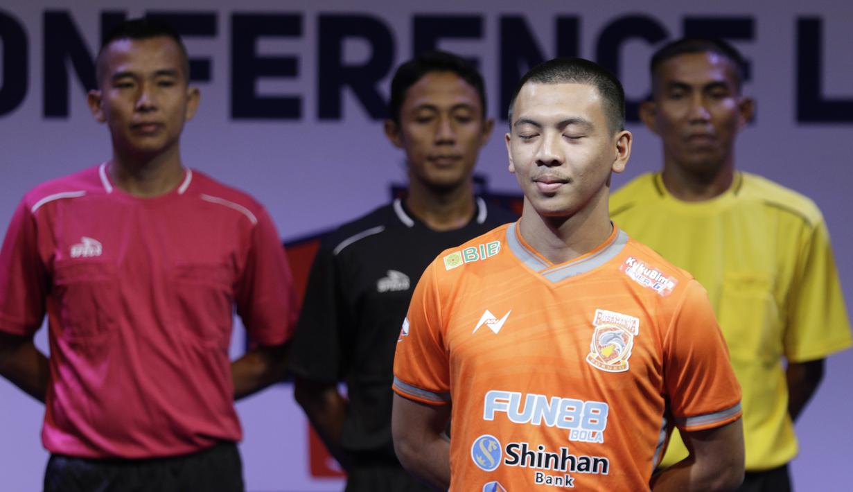 Pemain Borneo FC, Wahyudi Hamisi berpose saat Peluncuran Shopee Liga 1 di SCTV Tower, Jakarta, Senin (13/5). Sebanyak 18 klub akan bertanding pada Liga 1 mulai tanggal 15 Mei. (Bola.com/Vitalis Yogi Trisna)