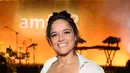 Aktris AS Michelle Rodriguez berpose saat menghadiri amfAR Gala Los Angeles 2022, menghormati Paramount Pictures dan penyanyi AS Kelly Rowland, di Pacific Design Center di West Hollywood, California, pada 3 November 2022. Gala tahunan mengumpulkan uang untuk penelitian HIV/AIDS amfAR program. (Photo by Robyn BECK / AFP)