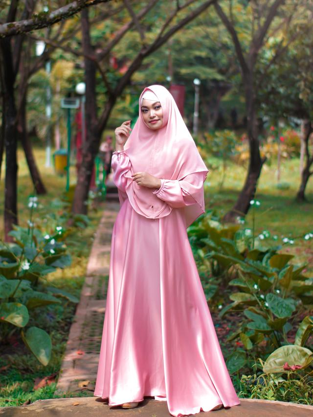 ilustrasi baju abaya lengan balon untuk lebaran/pexels