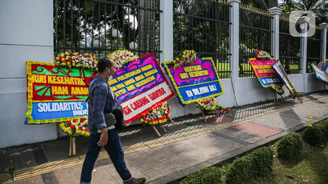 Deretan Karangan Bunga Tolak RUU Kesehatan Omnibuslaw Penuhi Gedung DPR