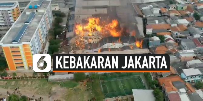 VIDEO: Kebakaran Pabrik Mebel, Penghuni Rusun Cakung Panik