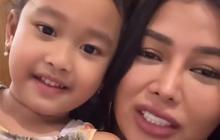 Momen Penuh Haru Mutia Ayu dan Anaknya Gewa Kenang Glenn Fredly, Akui Rindu hingga Tulis Banyak Surat untuk Sang Ayah