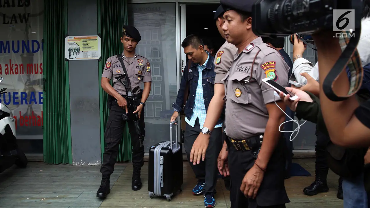 KPK Usai Geledah Kantor Fredrich Yunadi