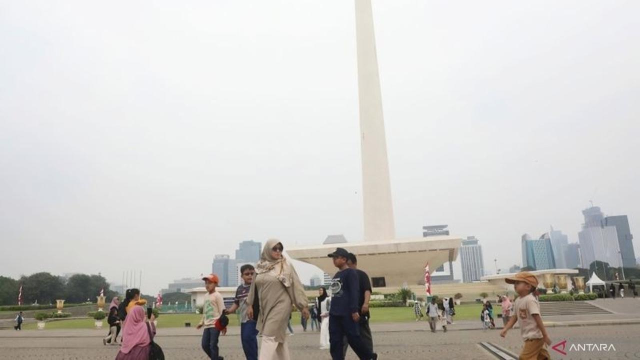 Kunjungan Monas Ramadhan Pertama Capai 2.800 Orang, Dominasi Wisatawan Asing