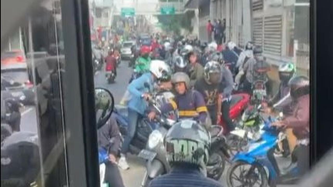 Dijaga Polisi