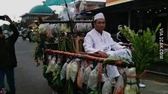 10 Tempat Duduk Pengantin di Nikahan Ini Tidak Biasa, Kocak