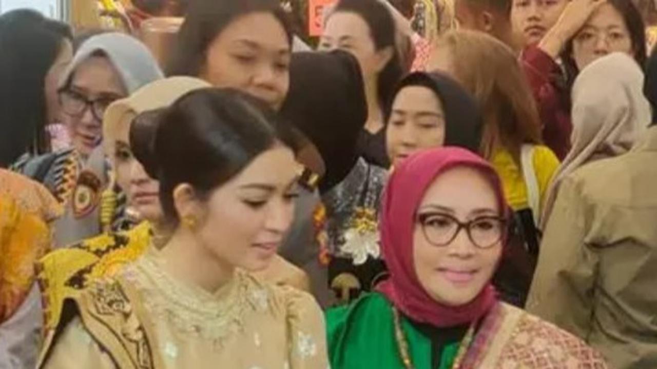 Selvi Ananda di Acara Bazar Amal WIC 2024