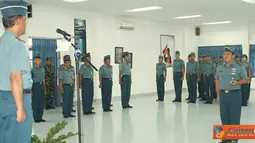Citizen6, Surabaya: Wadan Kodikopsla Lolonel Laut (P) S. Sandi Asmara menutup Pendidikan Kematraan yang di gelar di Sefung Pusdiklapa Kobangdikal Surabaya di Gedung Betel Geuse, Jumat (24/8). (Pengirim: Penkobangdikal).