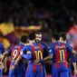 Pemain Barcelona merayakan gol Lionel Messi ke gawang Sporting Gijon di Camp Nou, Kamis (2/3/2017) dinihari WIB. (AP Photo/Manu Fernandez)