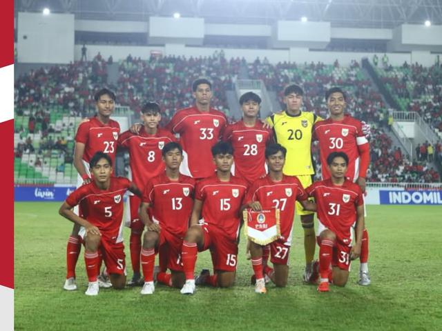 <p>Starting XI Timnas Indonesia U-17 saat menghadapi Uzbekistan dalam laga kedua Piala Kemerdekaan 2025, Jumat (15/8/2025) di Stadion Utama Sumatera Utara, Deli Serdang. (Dok. Piala Kemerdekaan 2025).</p>