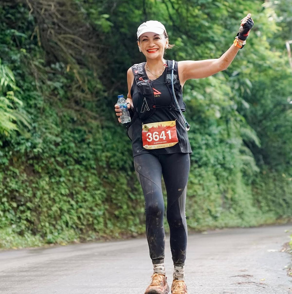 Potret Cantik Gladys Suwandhi yang Sudah 55 Tahun Tapi Tetap Awet Muda dan Masih Menawan