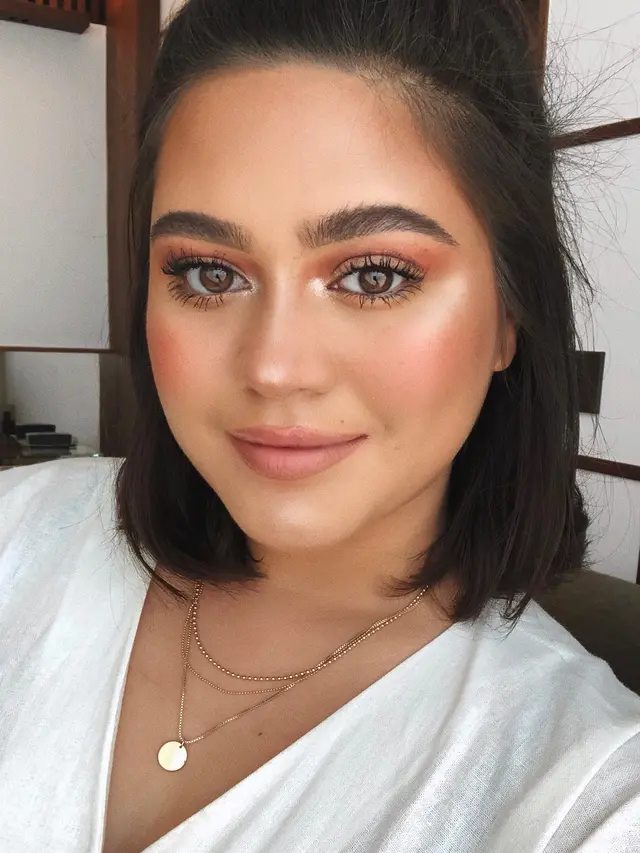 Gaya Makeup ala Beauty Influencer Sarah Ayu yang Bikin Wajah Fresh