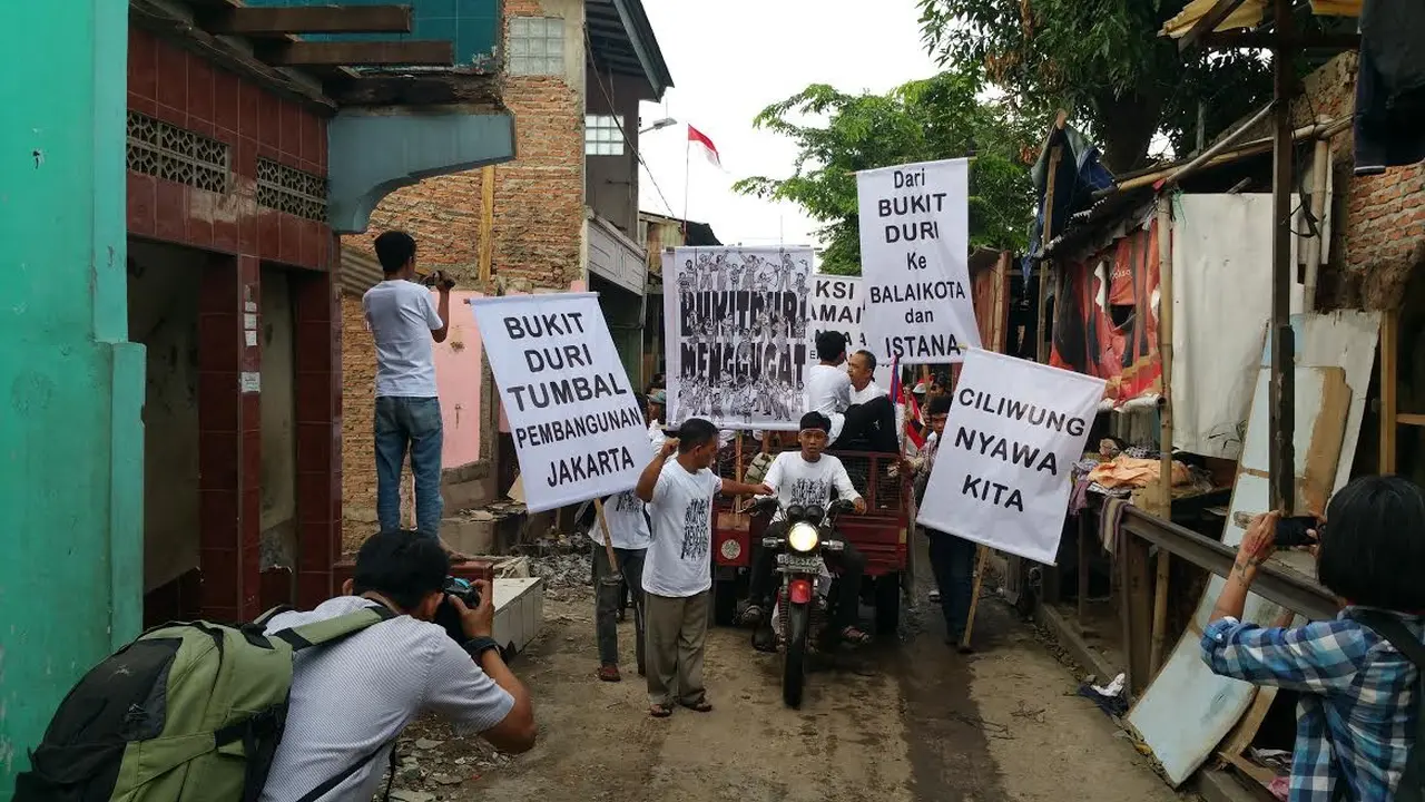 Warga Bukit Duri demo penggusuran