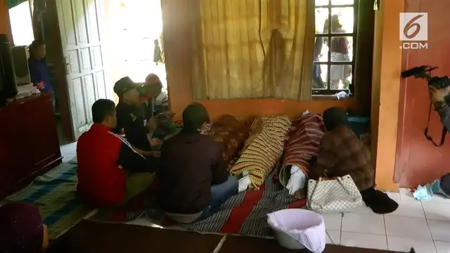 Satu keluarga di desa Cipelah Kabupaten Bandung tewas tertimbun longsor, ketiganya tengah terlelap saat bencana tersebut terjadi
