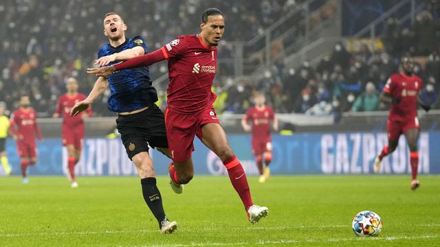 Foto: Virgil van Dijk, Si Benteng Tangguh yang Bawa Liverpool Tak Terkalahkan di Kota Milan pada Musim Ini