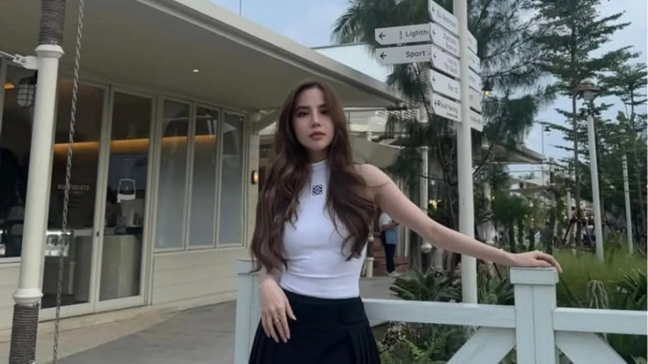 Agatha Chelsea pamer gaya elegan dan natural. (credit:instagram.com/agatha_chelsea)