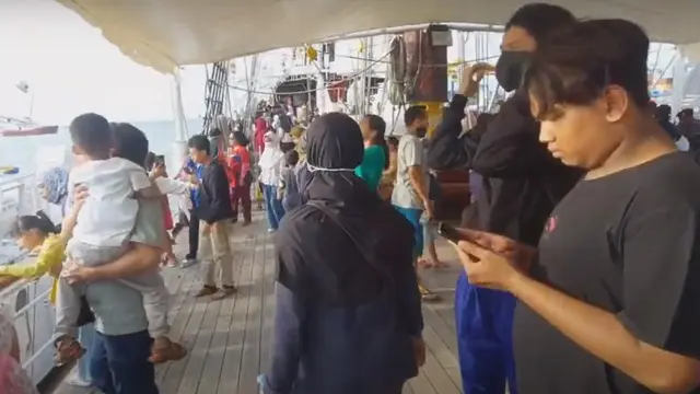 Suasana di Kapal Dewaruci